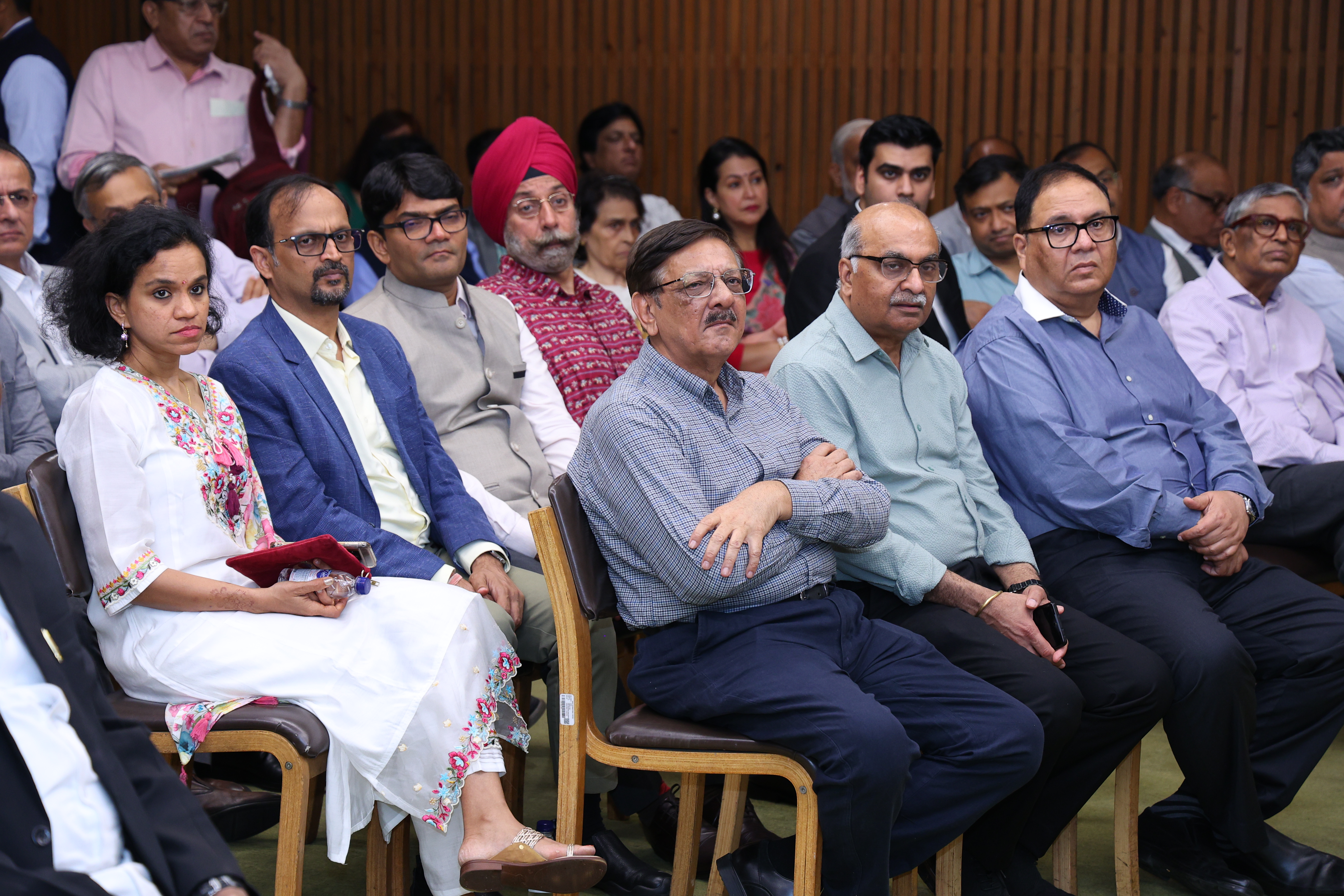 The room filling up at IIC, Lecture Room II